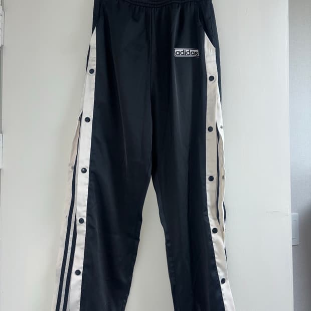 아디다스 블랙 스냅버튼 트랙 팬츠