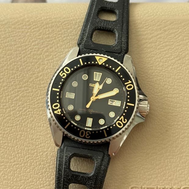 Seiko 세이코 쿼츠 다이버 미드사이즈 150m 블랙 1982