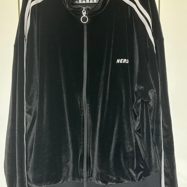 널디 벨벳 트랙탑 블랙 흰색라인