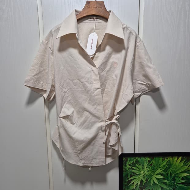 (세일)(새상품)마리끌레르 랩 블라우스 베이지 반팔