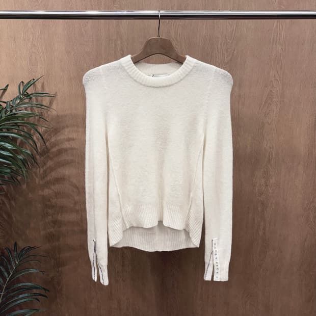 3.1 필립림 라운드넥 니트 슬리브 슬릿 진주 큐빅 장식 디테일 아이보리