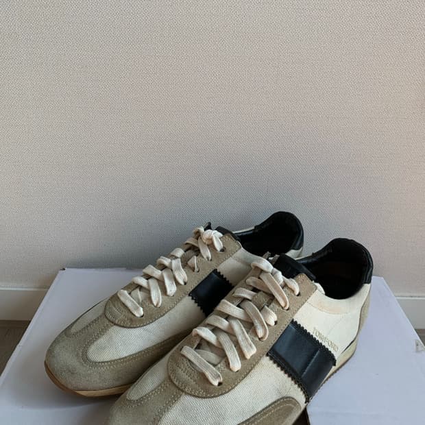 톰포드 스니커즈 검흰 8.5