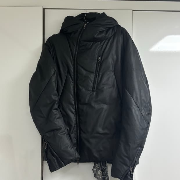 어태치먼트 사선집업 다운 자켓 1