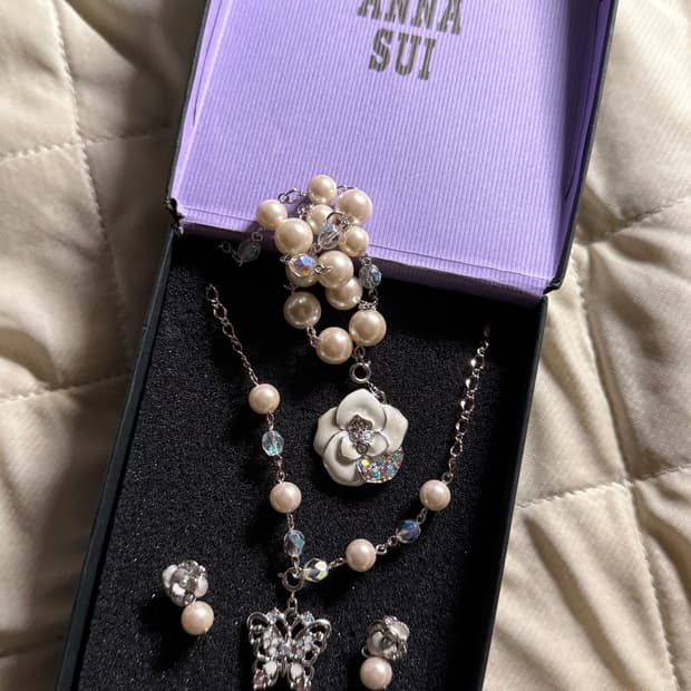 안나수이 진주 나비 목걸이 세트 풀박 (2종 목걸이 + 귀걸이)