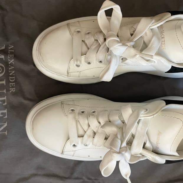 알렉산더맥퀸 스니커즈 블랙 사이즈 245~250 신으시는분들