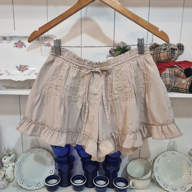 JILL STUART질스튜어트베이지 레이스 프릴 쇼츠