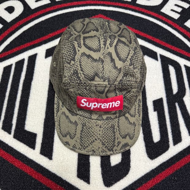 슈프림 워시드 치노 트윌 캠프캡 스네이크 레드 박스 로고