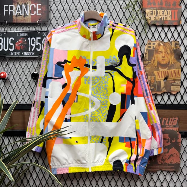 아디다스 트랙 바람막이 전후면 러브 유나이트 프린팅 포인트 화이트