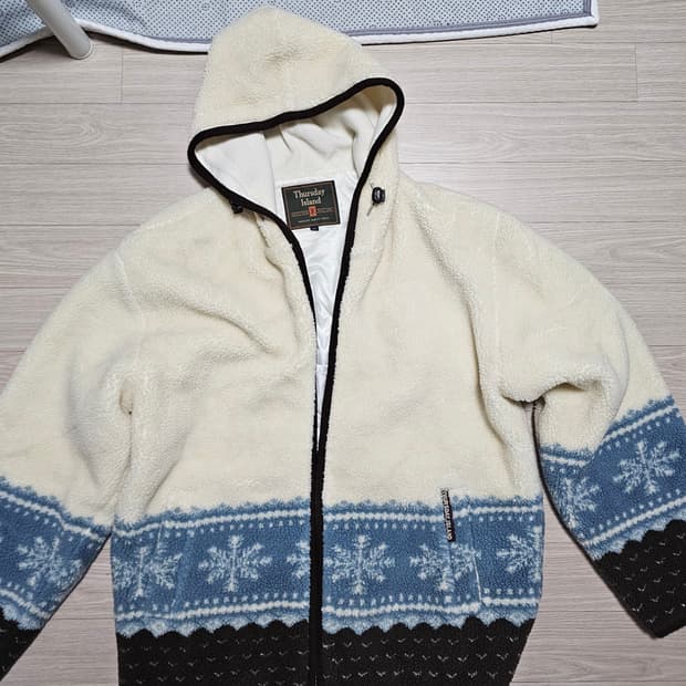 Thursday island 양털 후리스 노르딕 패턴 점퍼 105사이즈