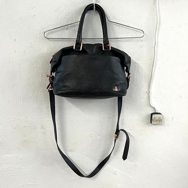 비비안웨스트우드 오알비 레더 크로스백