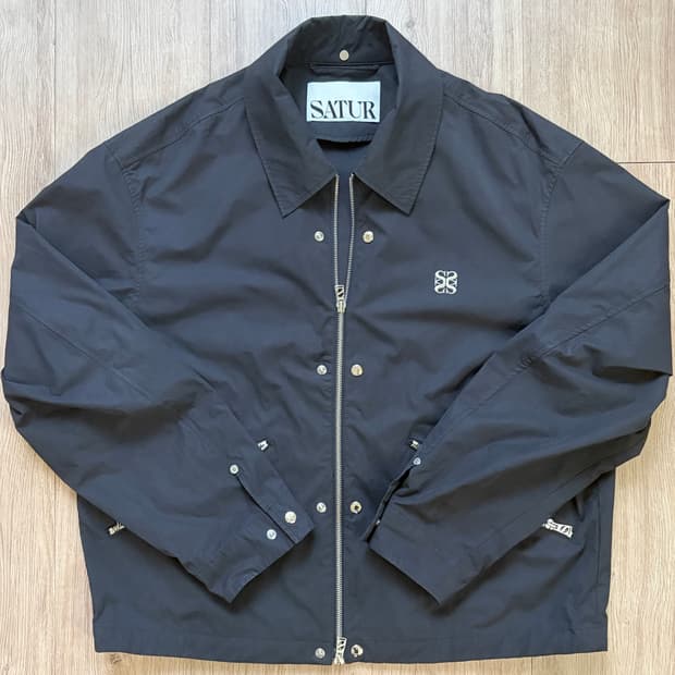 세터 테오 스냅 코치 자켓 파이럿 블랙