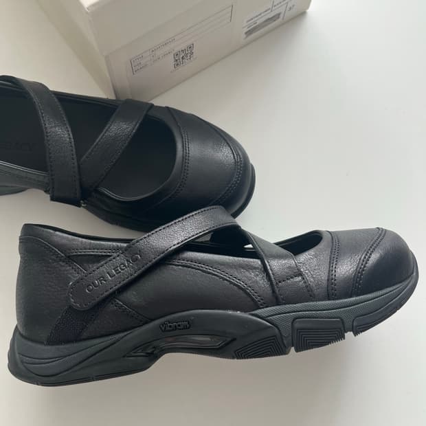 아워레가시 드레스 스니커즈 37