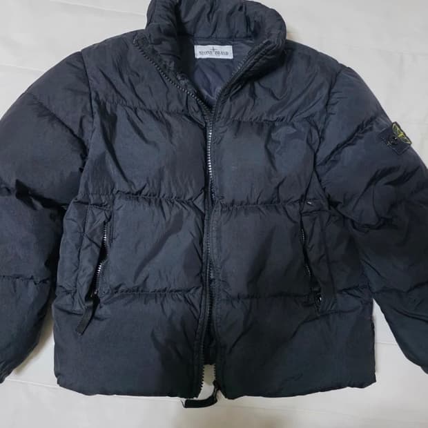 스톤아일랜드 블랙 다운 재킷 116 (6Y)