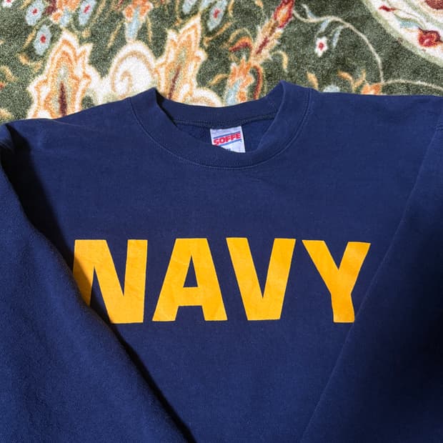 SOFFE 네이비(NAVY) 로고 스웨트셔츠