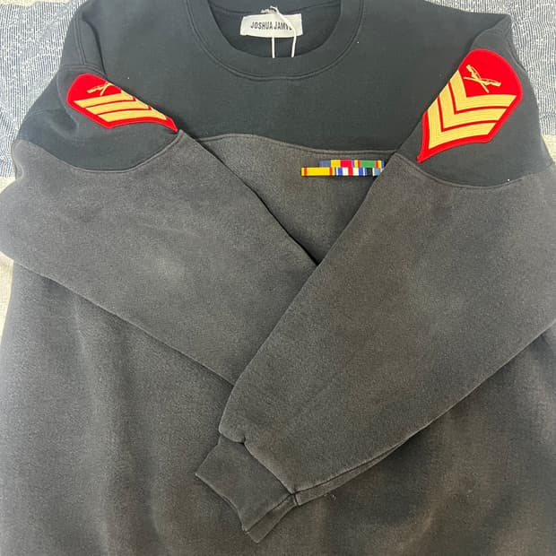 JOSHUA JAMAL  ISIGNIA CREWNECK BLACK