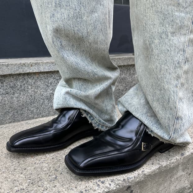 블랙 프라다 스퀘어 토 가죽 로퍼