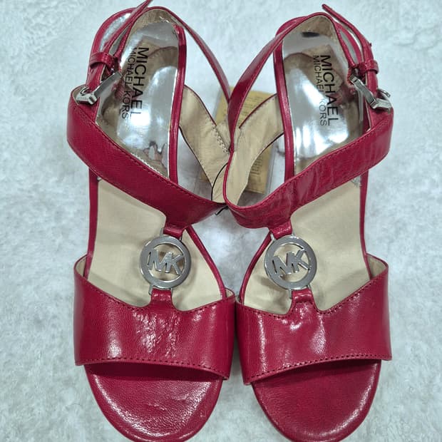 마이클 코어스 힐 샌들