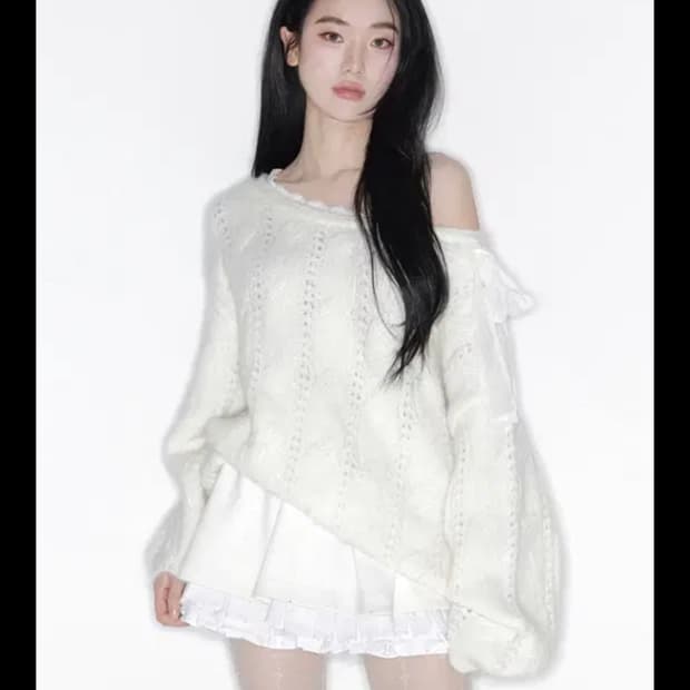 더티스 소프트 베일 오프숄더 리본 니트