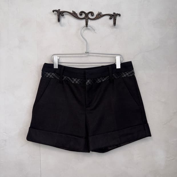 Tankus black check wool short pants