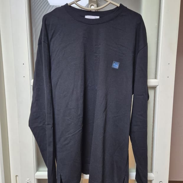 솔리드옴므 백로고 롱슬리브 