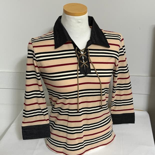 Burberry London 시그니처 스트라이프 레이스업 티셔츠