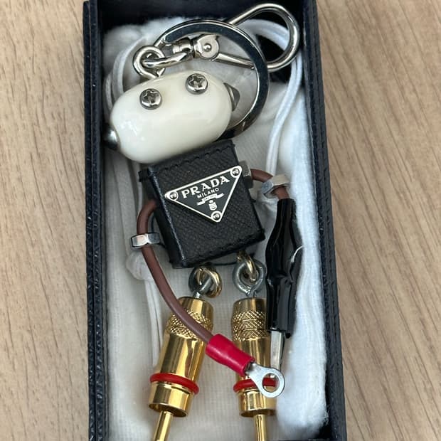 프라다 에드워드 키링