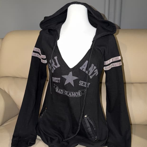 Deep v-neck lettering hood sleeve