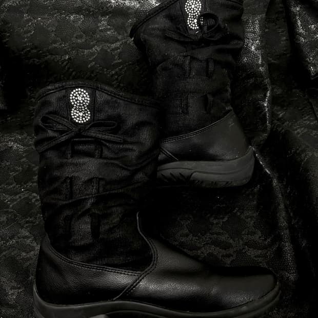 “Vintage” Cubic Detail Black Y2K Fur Boo