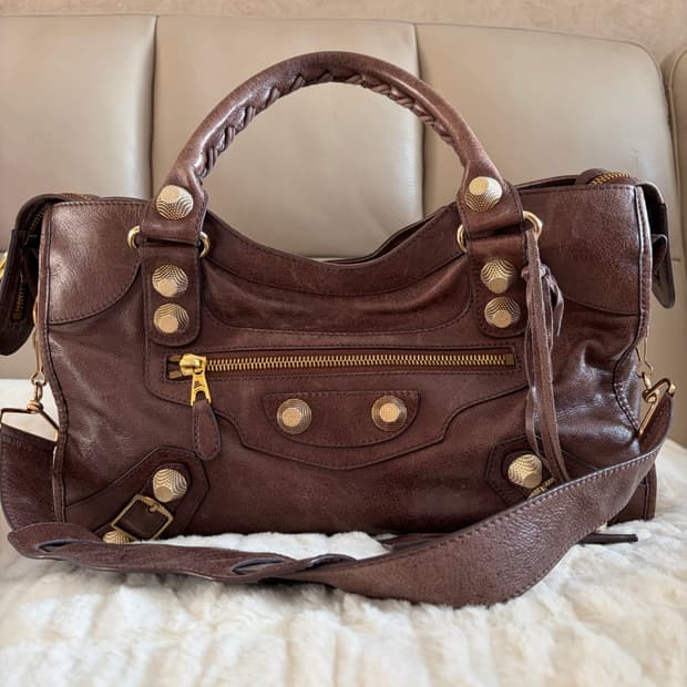 발렌시아가 모터백 브라운