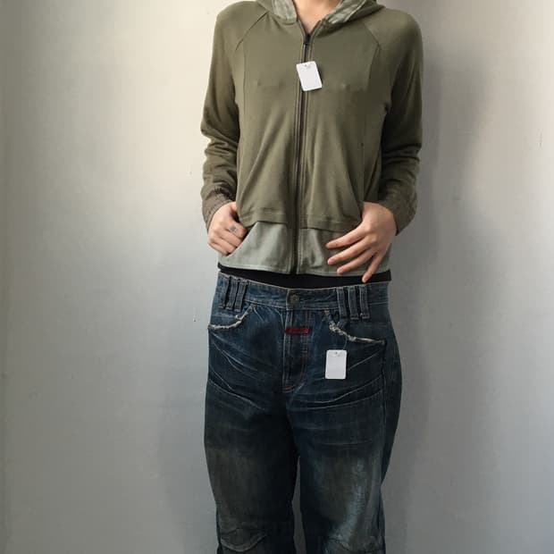 Line detail hood zip up