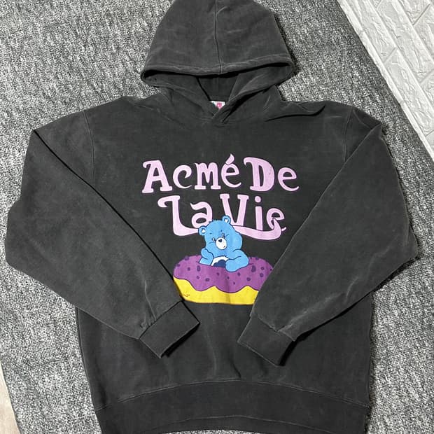 아크메드라비 케어베어 콜라보 후드티 블랙