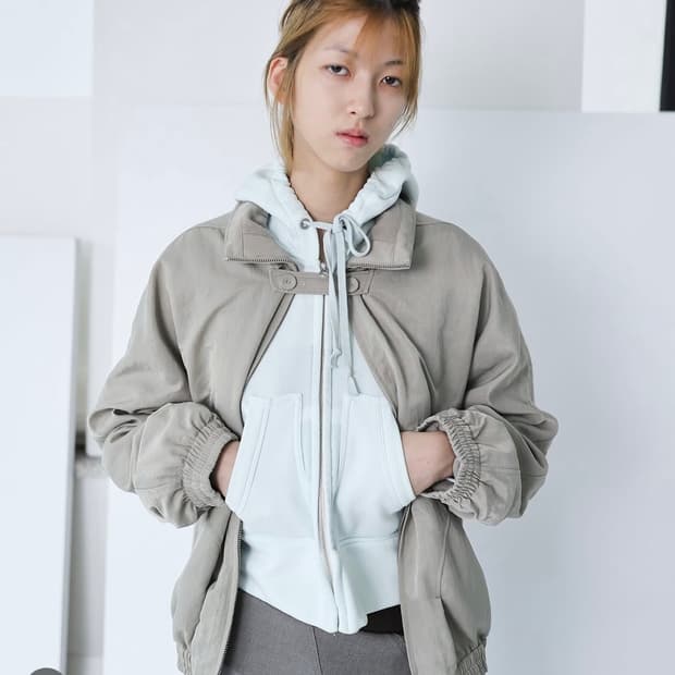 울리카상투스 윙본 핀턱 봄버 자켓 (베이지)