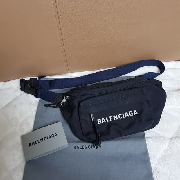 발렌시아가 휠 스몰 벨트백 힙색 블랙