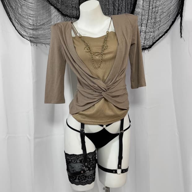 gold necklace t-shirt