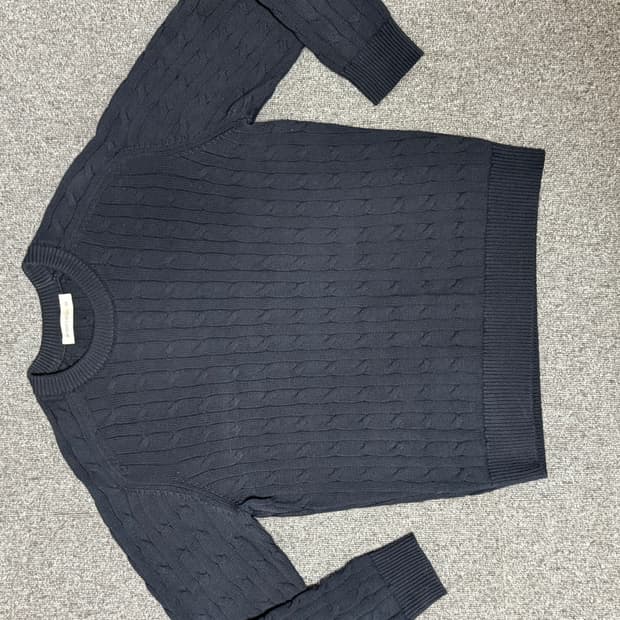 인템포무드 스탠다드 래글런 케이블 니트 네이비