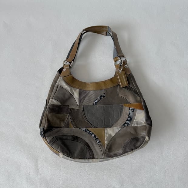 코치(COACH) 레더 패치워크 숄더백