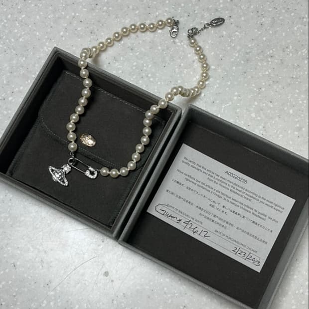 비비안 웨스트우드 루크리스 펄 목걸이