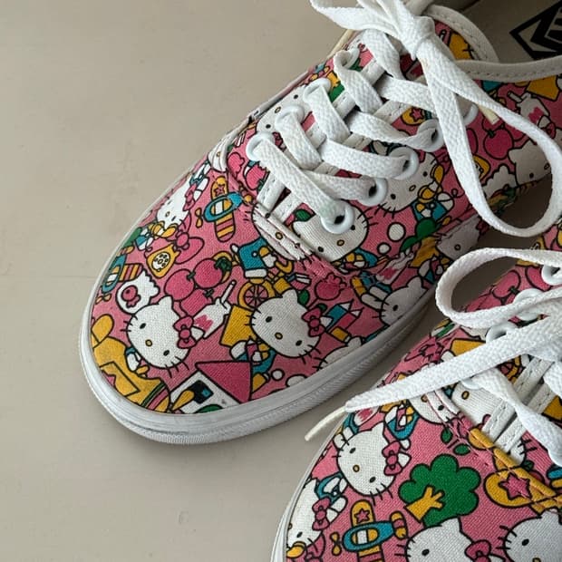 Vans x kitty (240 size)