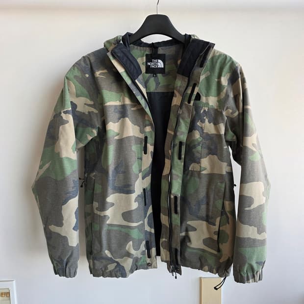 민트급상태!! 일본판 노스페이스 노벨티 카모플라쥬 바람막이 L(105)