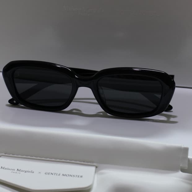 젠틀몬스터 X 메종 마르지엘라 선글라스 MM207-01