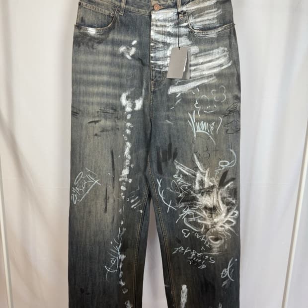 발렌시아가 그래피티 mudwash baggy jeans