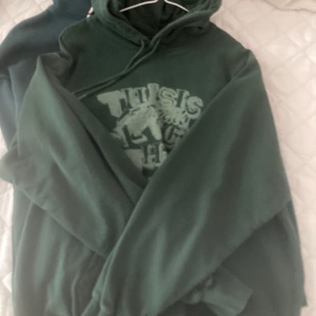 디스이즈네버댓 다크그린 후드티