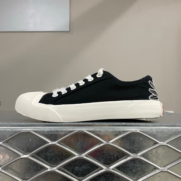 마르디 메르크디 스니커즈 블랙 230