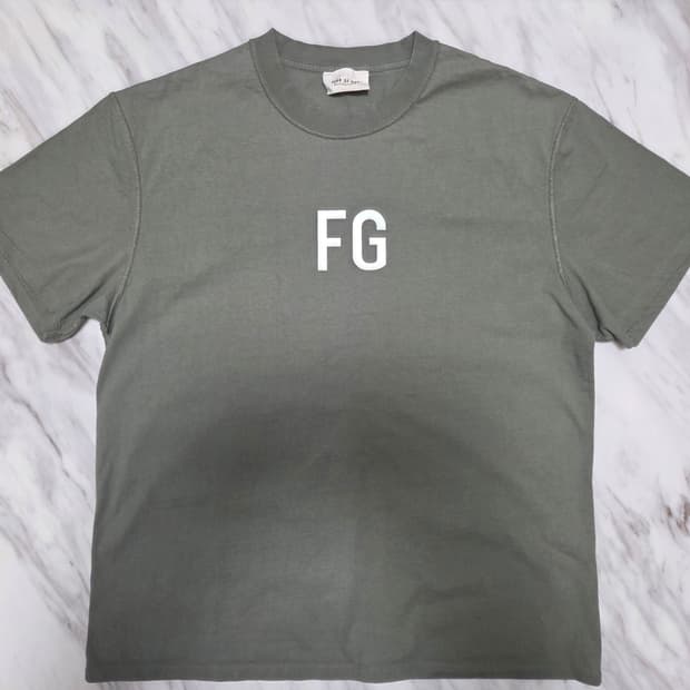 피어오브갓 리플렉티브 FG 로고 반팔 티셔츠