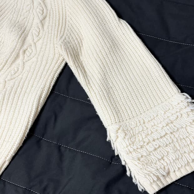 테슬 소매 짜임 니트 아이보리