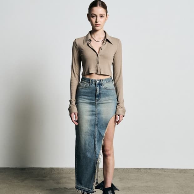 보헤미안서울 커브드 커팅 데님 스커트