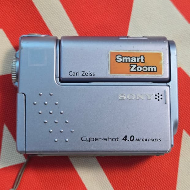 소니 DSC-F77A 렌즈회전식 디카