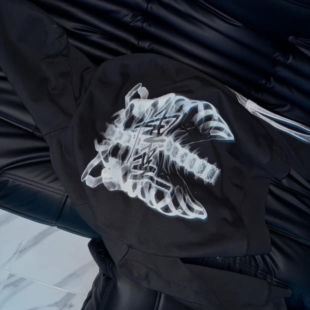 스투시 립 케이지 후드 집업 블랙 화이트