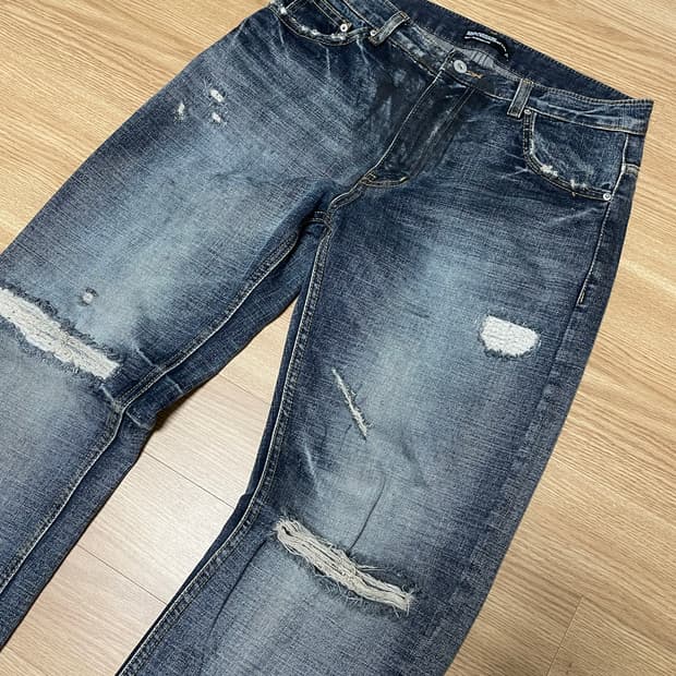 [1] 선데이오프클럽 Thrashed Straight Leg Jeans