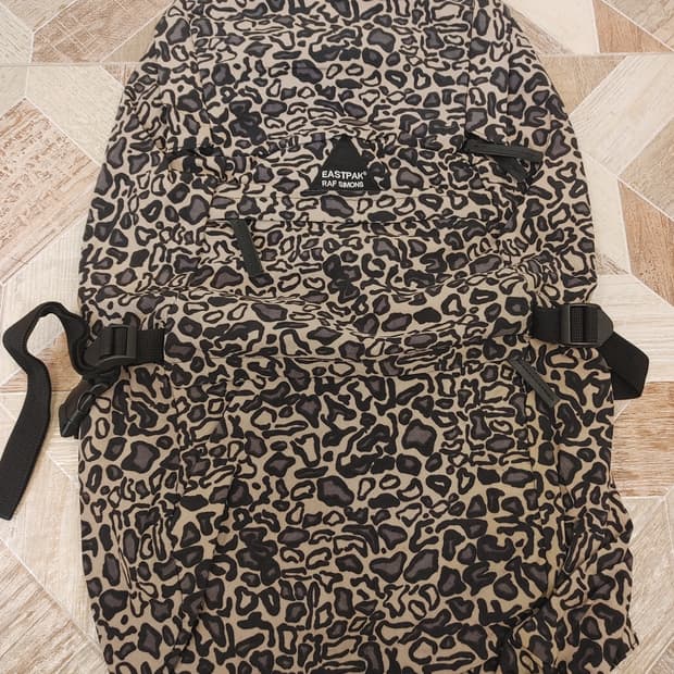 라프시몬스 X 이스트백 백팩